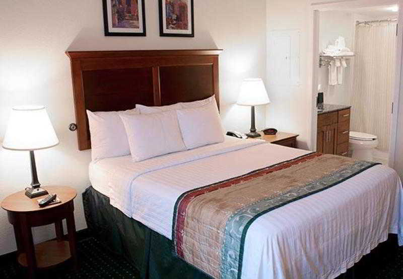 Towneplace Suites Suffolk Chesapeake Екстер'єр фото